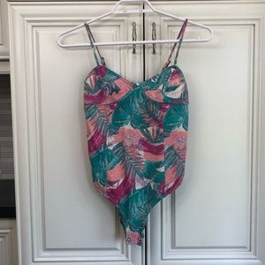 NWT Forever 21 floral women’s bodysuit
